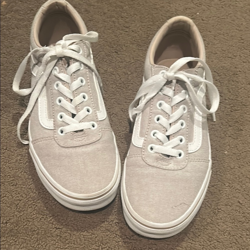 Vans Women's Sneakers in Light Beige and White